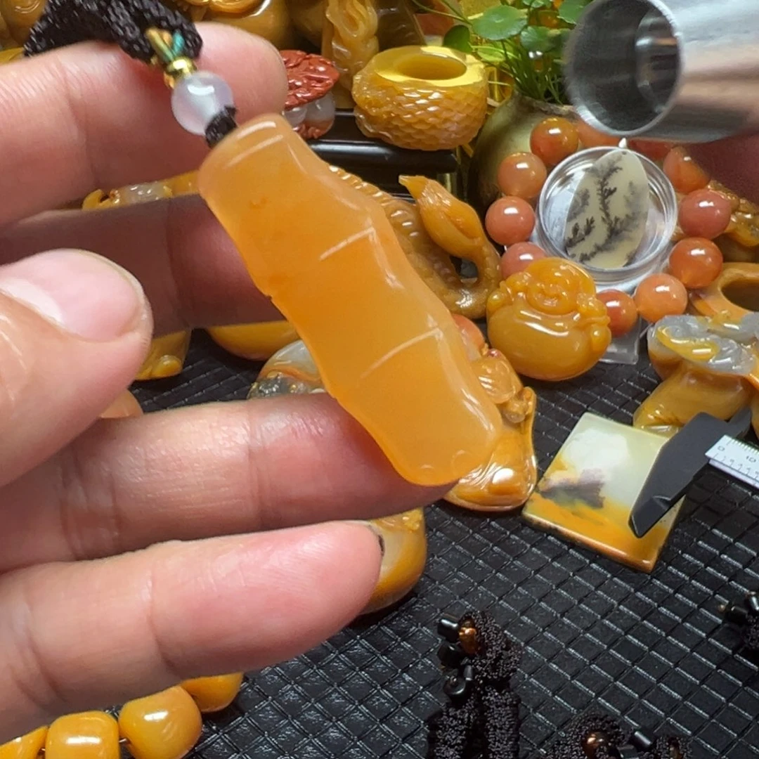 石英质玉未镶嵌颈饰