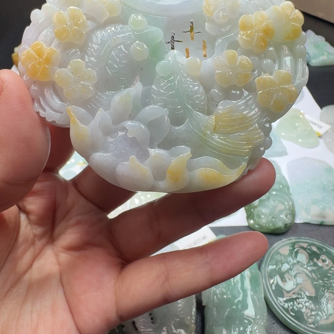 颈饰未镶嵌翡翠吊坠