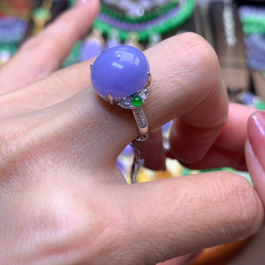 小****翡翠18K金镶嵌颈饰