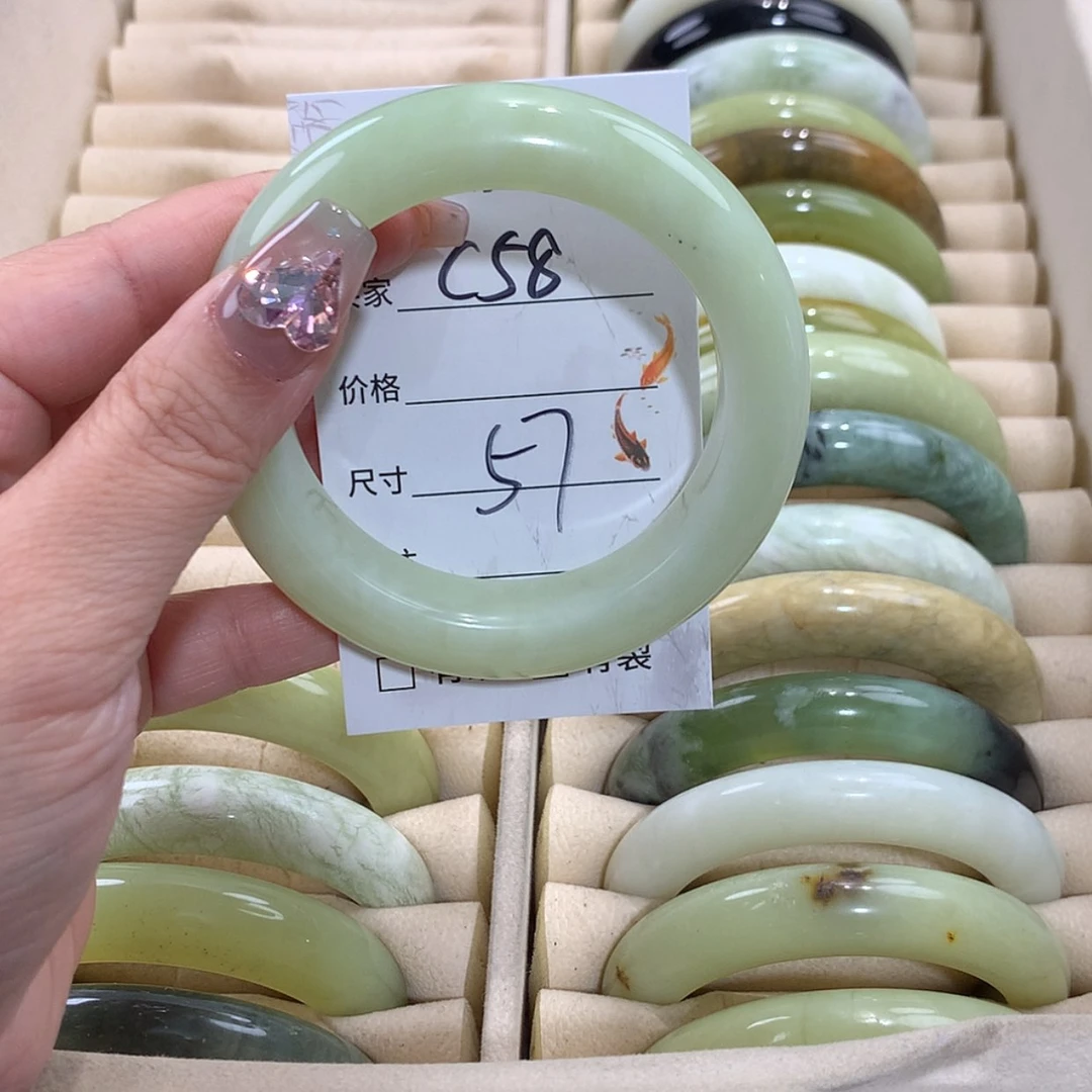 【闪购商品】未镶嵌蛇纹石玉手镯