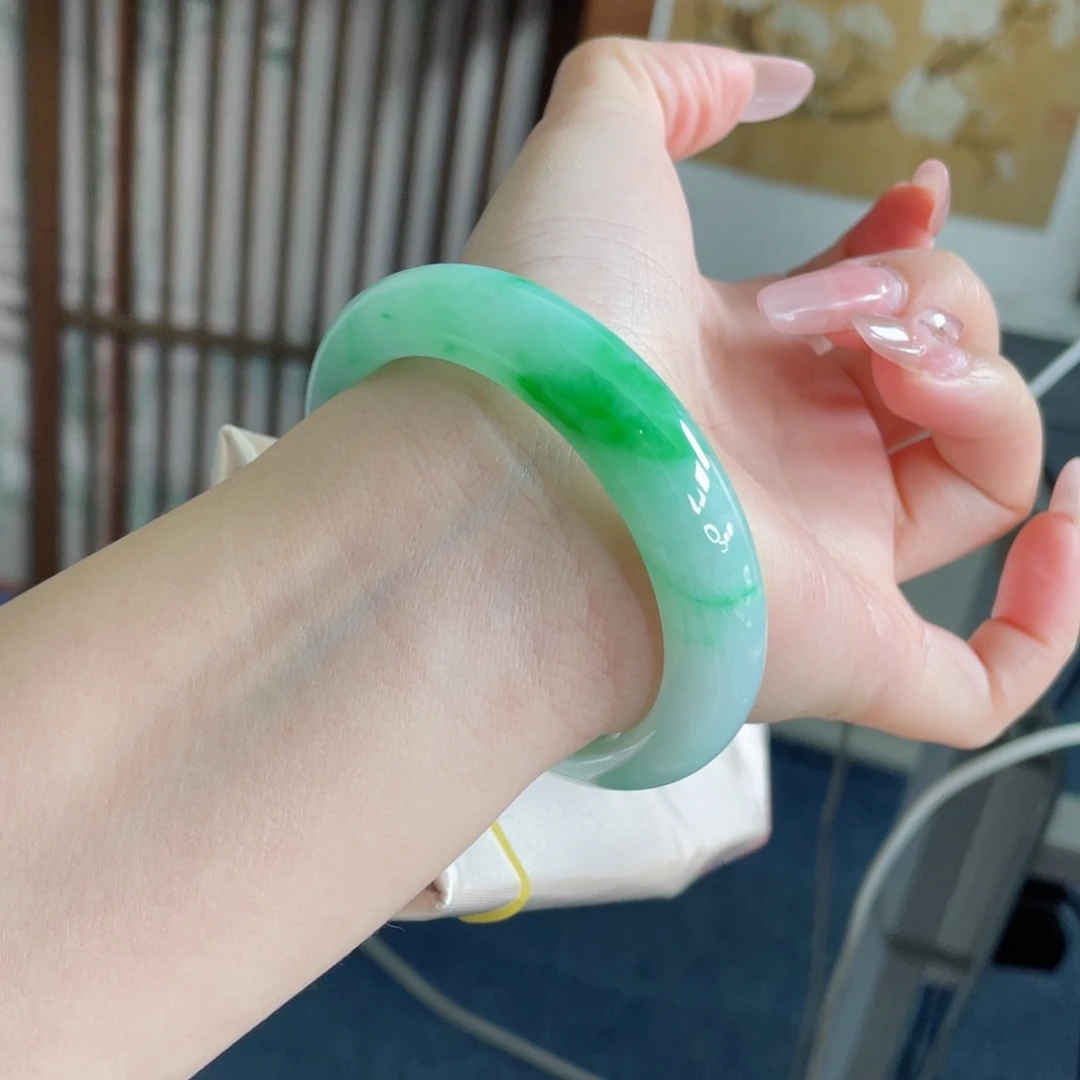 未镶嵌手镯翡翠53.6春色浓于新酒 色标级别辣绿花32号