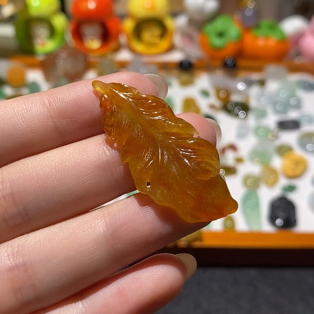 颈饰未镶嵌翡翠羽毛