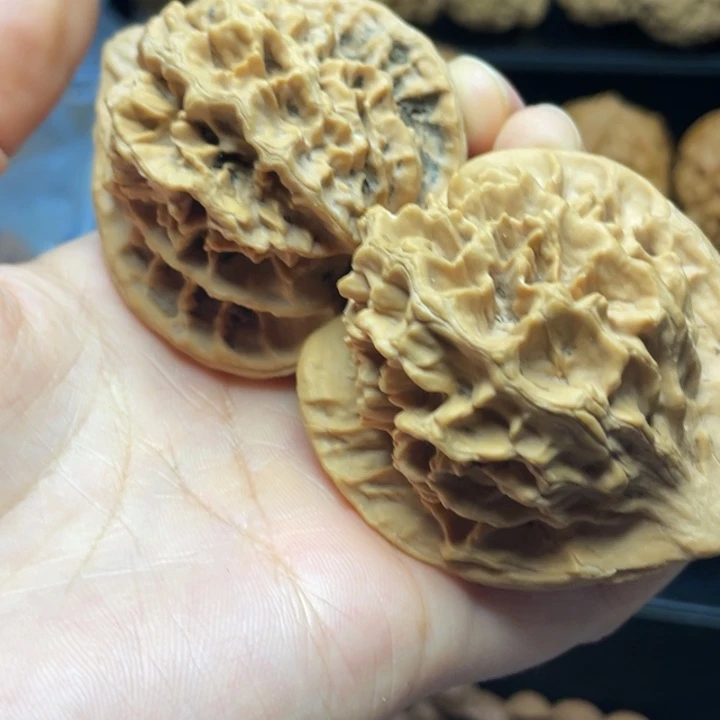 文玩核桃吊坠帝王48瑕疵