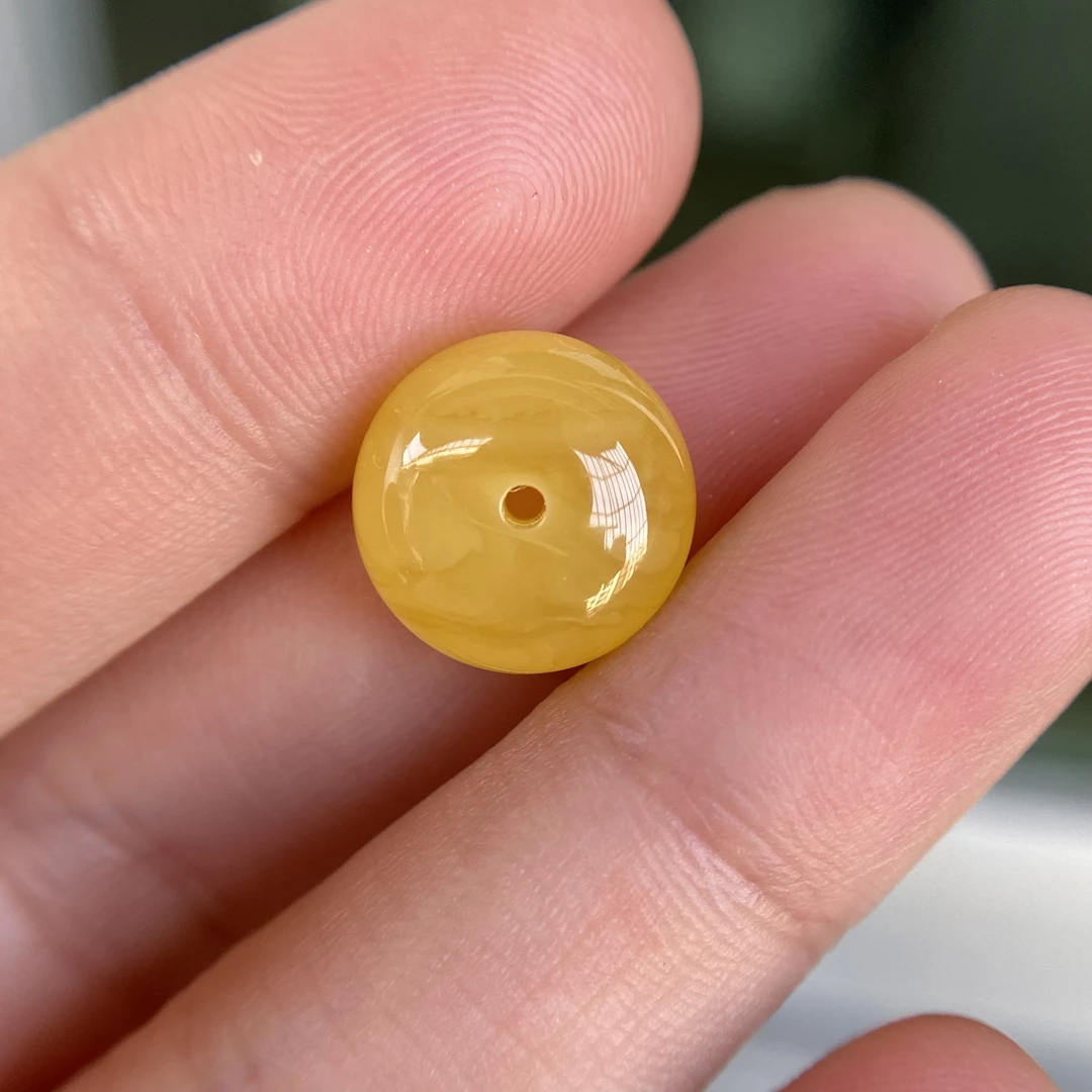 蜜蜡胶皮鸡油黄扣子隔珠12.9×7.7mm，颜色好看无优化杂裂