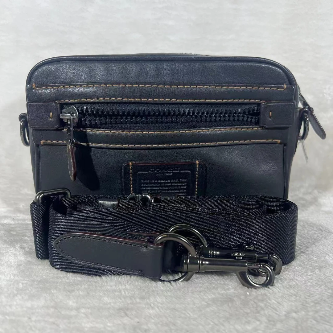 95新 COACH/蔻驰 男款黑款斜挎包G25100126底长23*15