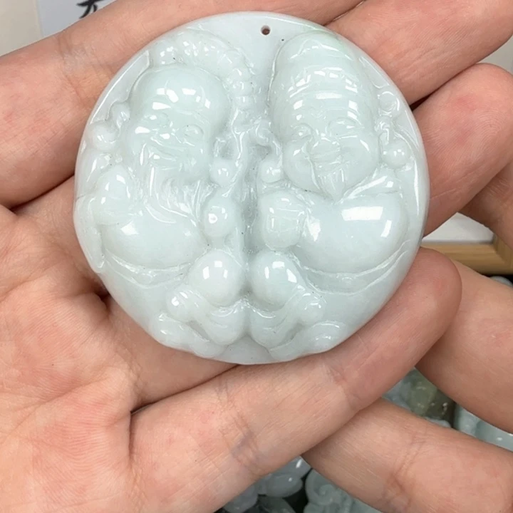 翡翠挂件未镶嵌张**?翡翠