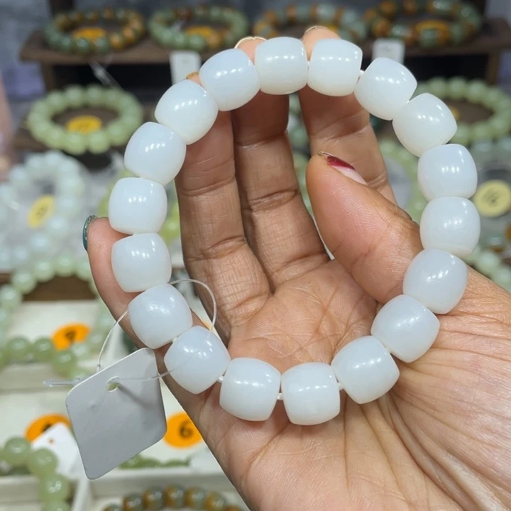 大***谢和田玉未镶嵌手串