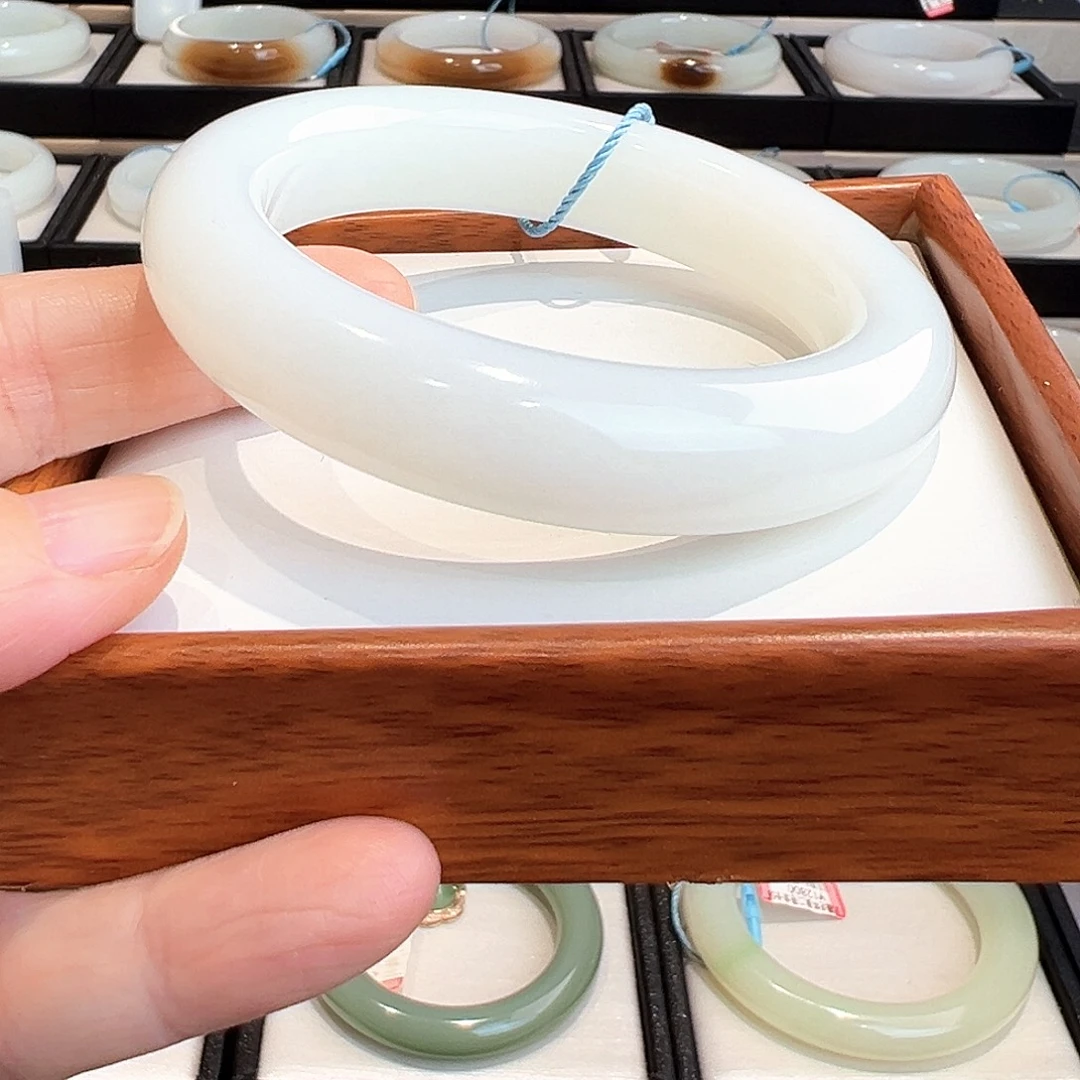 和田玉未镶嵌手镯