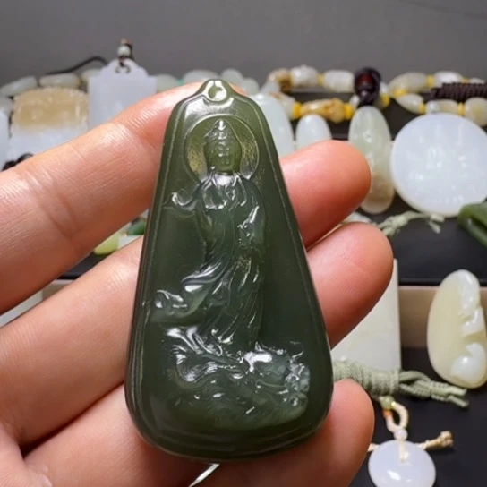 颈饰未镶嵌和田玉（白玉）