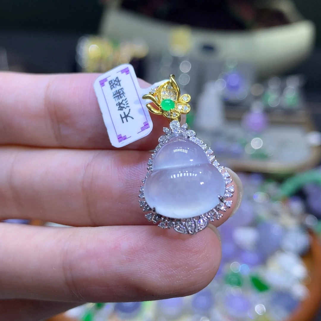 颈饰18K金镶嵌翡翠