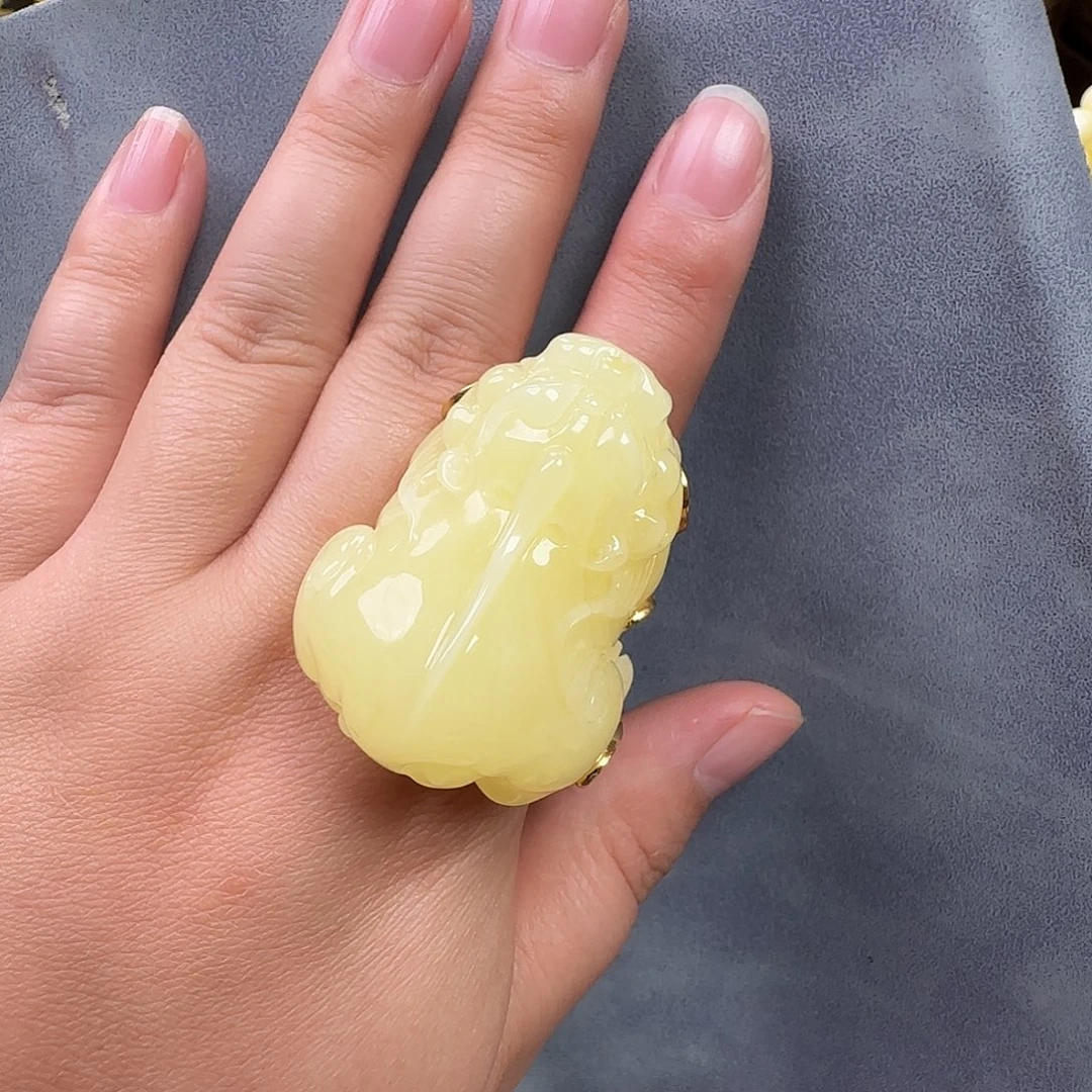 蜜蜡未镶嵌珠宝奇石