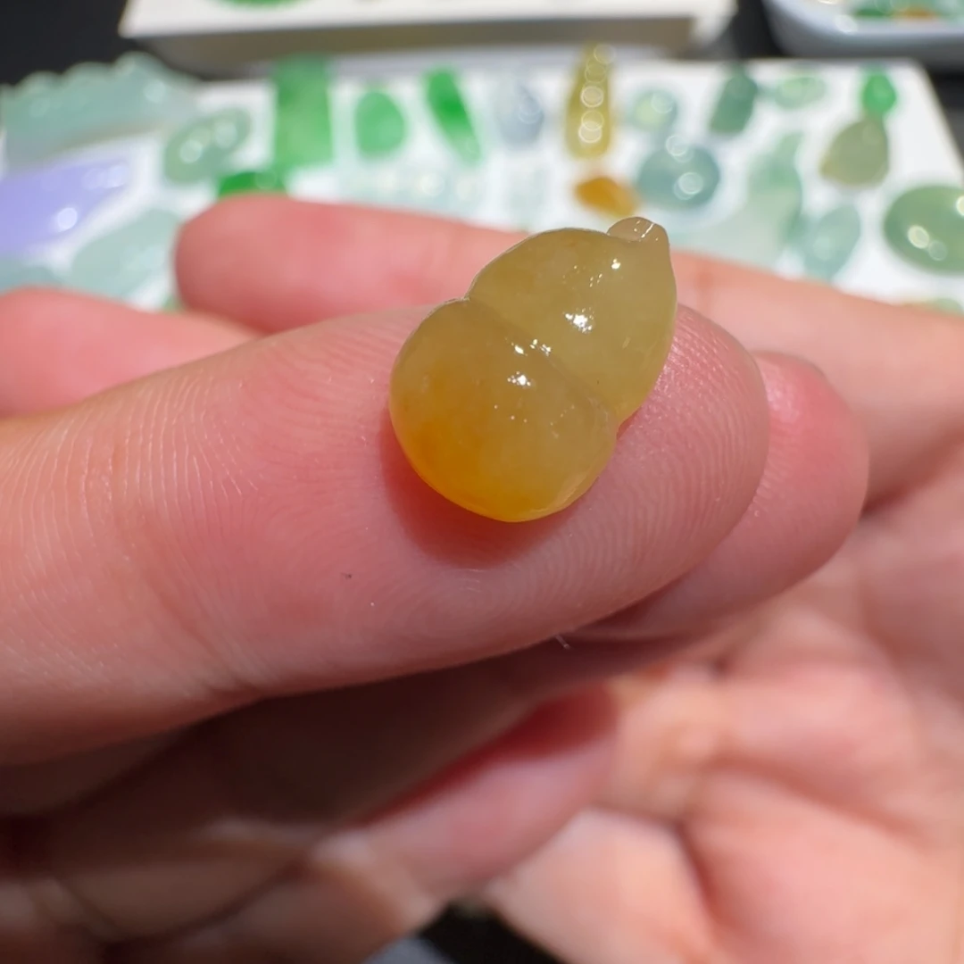 定制翡翠未镶嵌冰黄翡葫芦