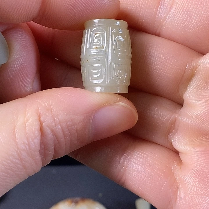 和田玉（糖玉）车挂未镶嵌四*香