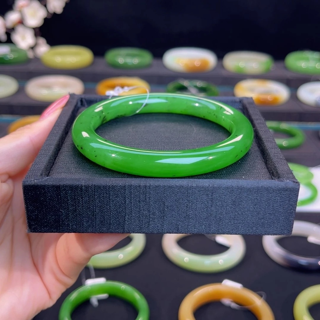 未镶嵌手镯和田玉乌兰乌德高色辣翠果绿60、61