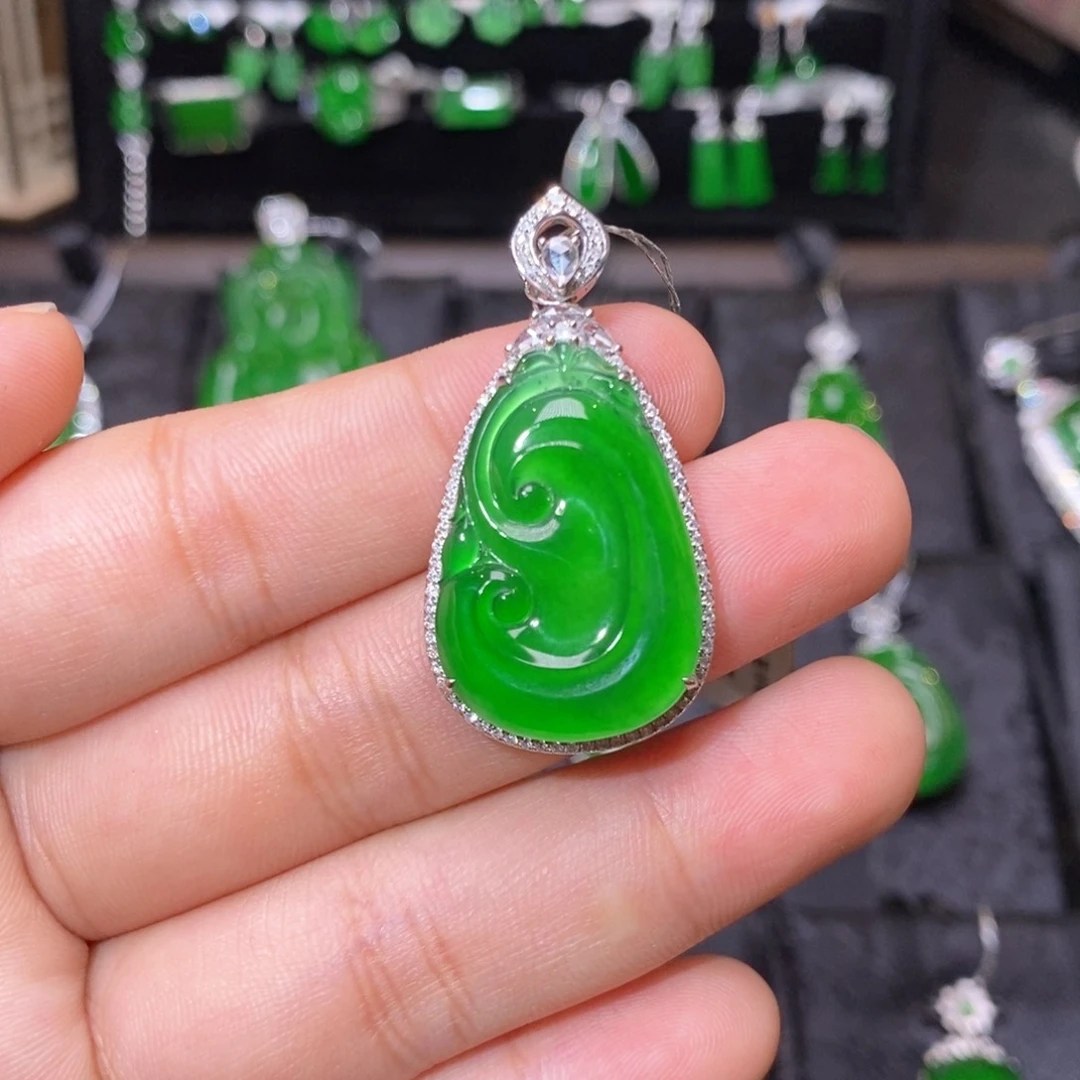 颈饰18K金镶嵌翡翠天然翡翠