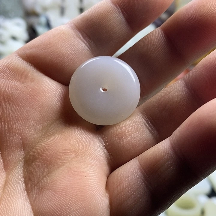 和田玉未镶嵌把件