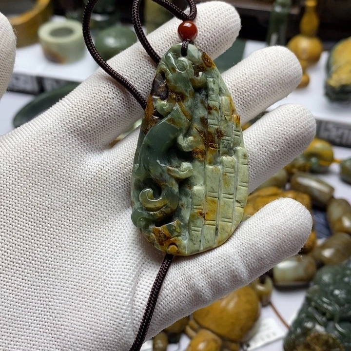 岫岩河磨玉（透闪石质玉）挂件未镶嵌