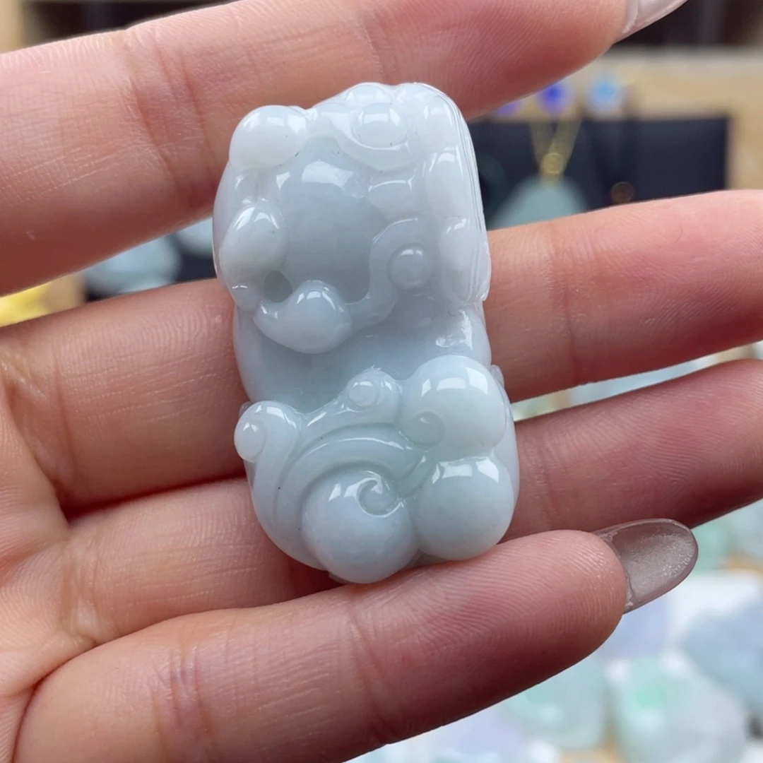 翡翠未镶嵌颈饰貔貅