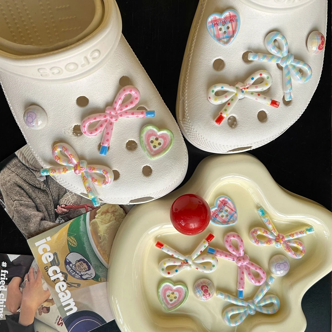 洞洞鞋配饰新款多巴胺蝴蝶结可爱甜美鞋花适配crocs鞋扣diy可拆卸