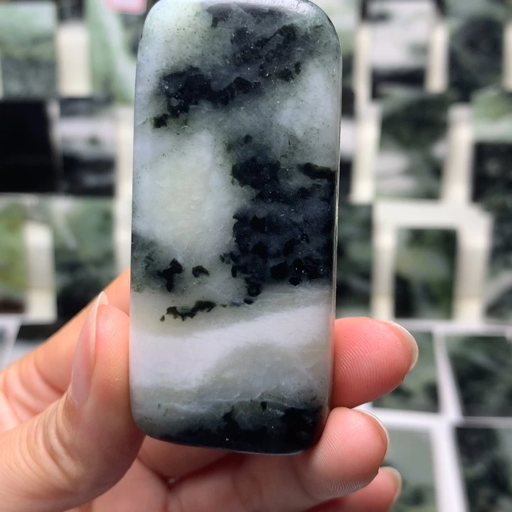 独山玉颈饰未镶嵌