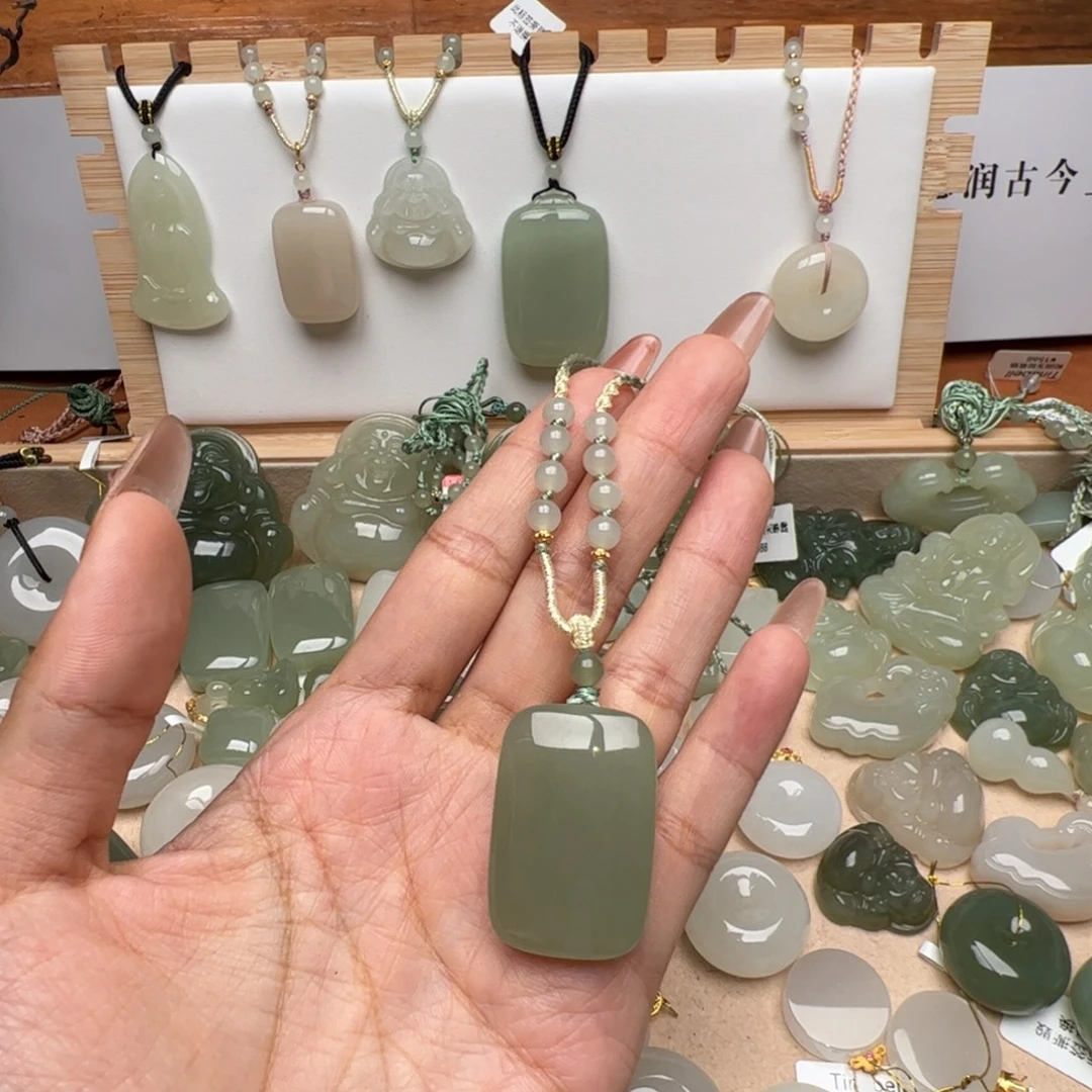 和田玉未镶嵌颈饰