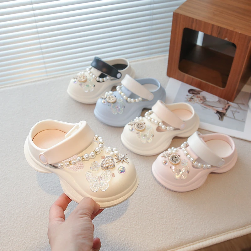 2025新款珍珠链条蝴蝶女童洞洞鞋外穿时尚穿搭防滑增高包头拖鞋
