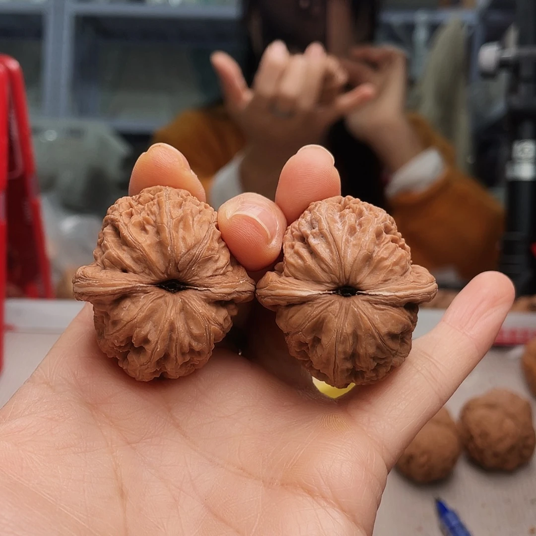 尼*鲁40元宝盒包的一