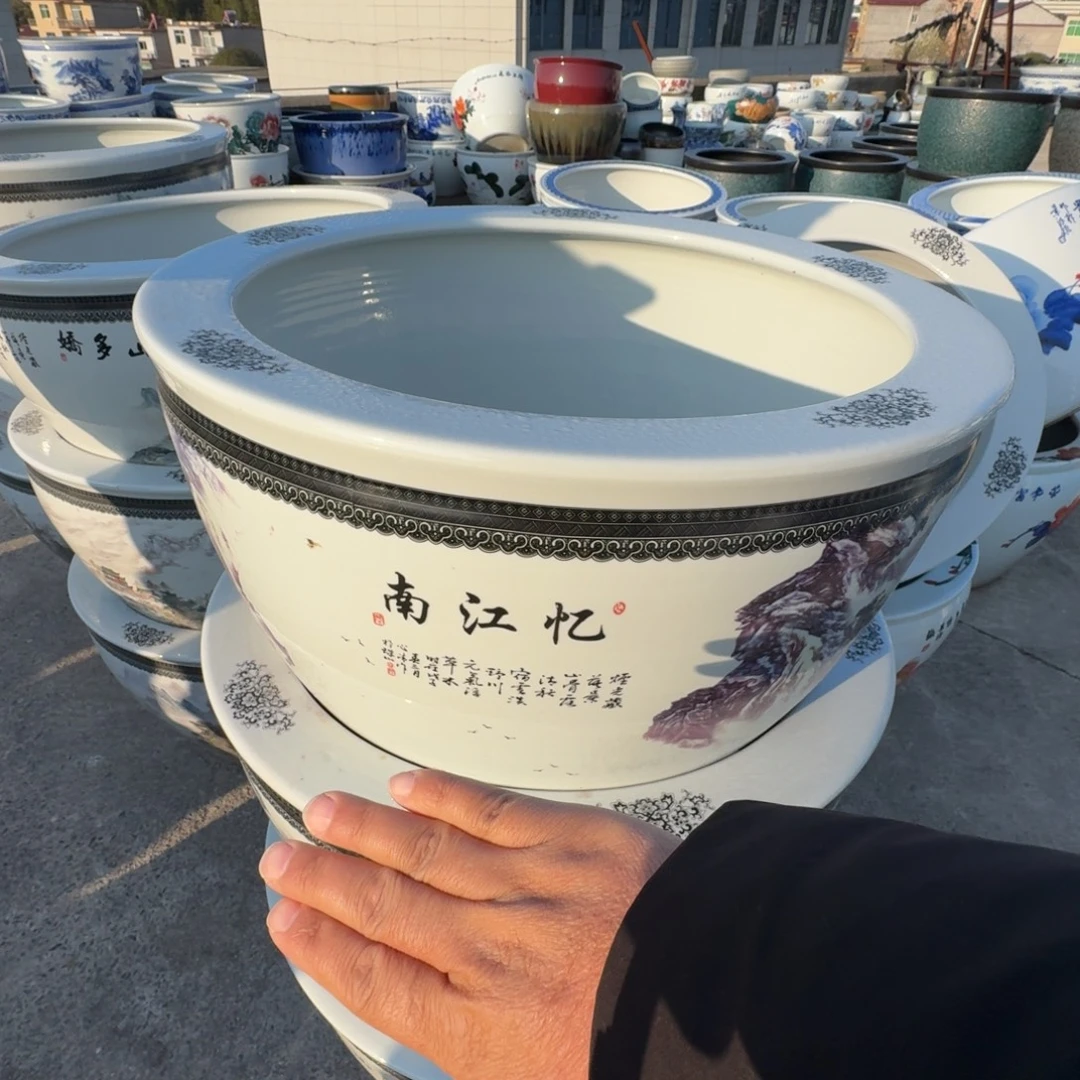 瓷片直径62，高41。底座