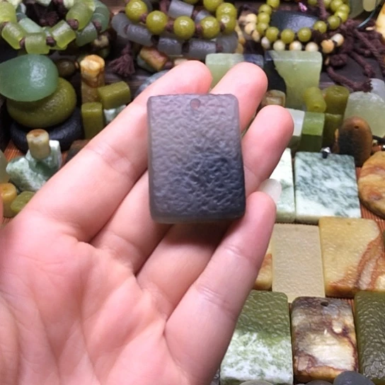 岫玉未镶嵌颈饰岫