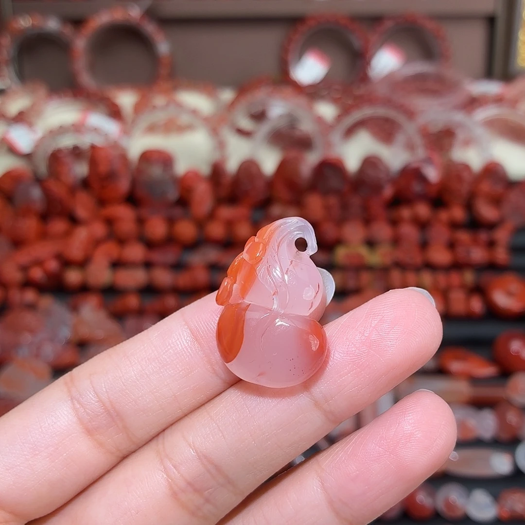 南红玛瑙未镶嵌颈饰葫芦吊坠