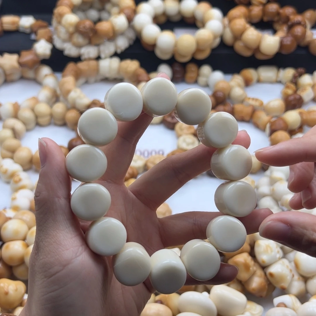 吊坠白玉菩提阿尔卑斯糖
