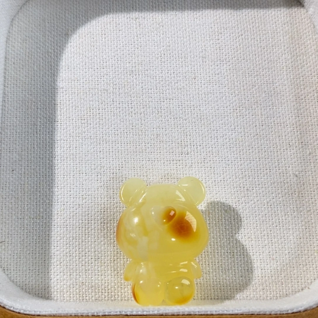 蜜蜡未镶嵌裸石小熊