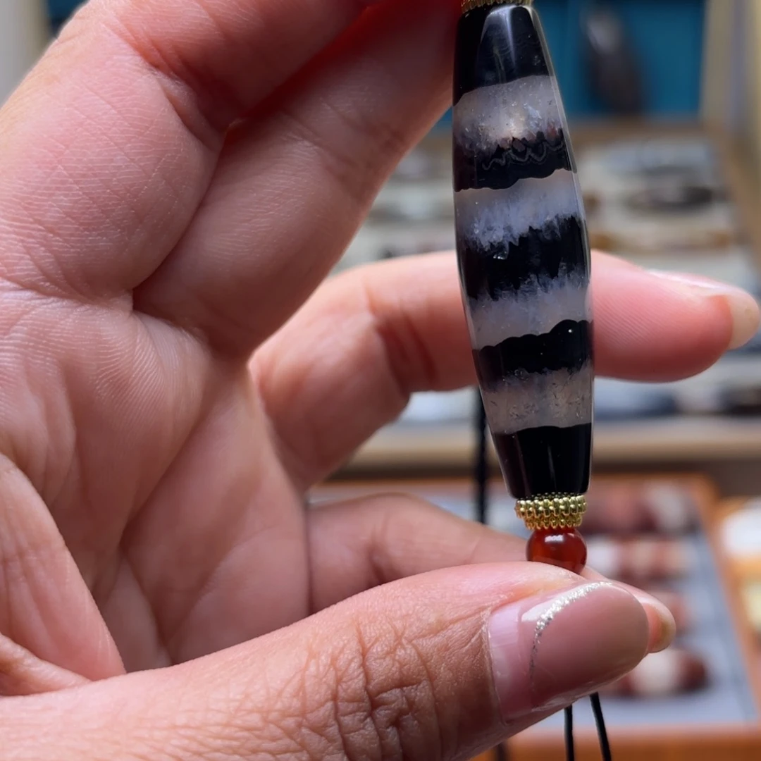 樊***义玛瑙/玉髓未镶嵌颈饰