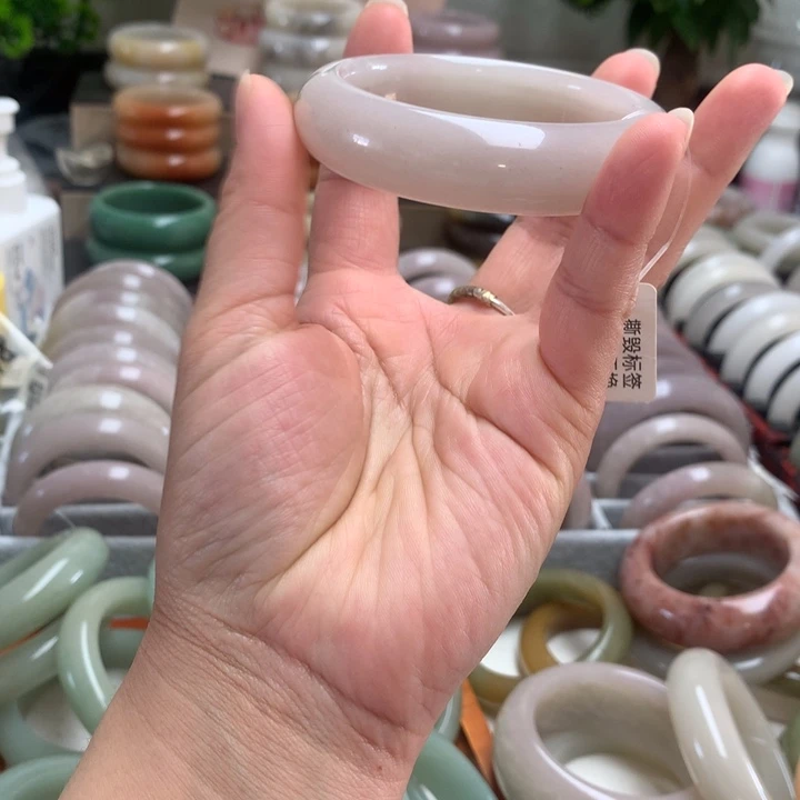 石英质玉未镶嵌手镯