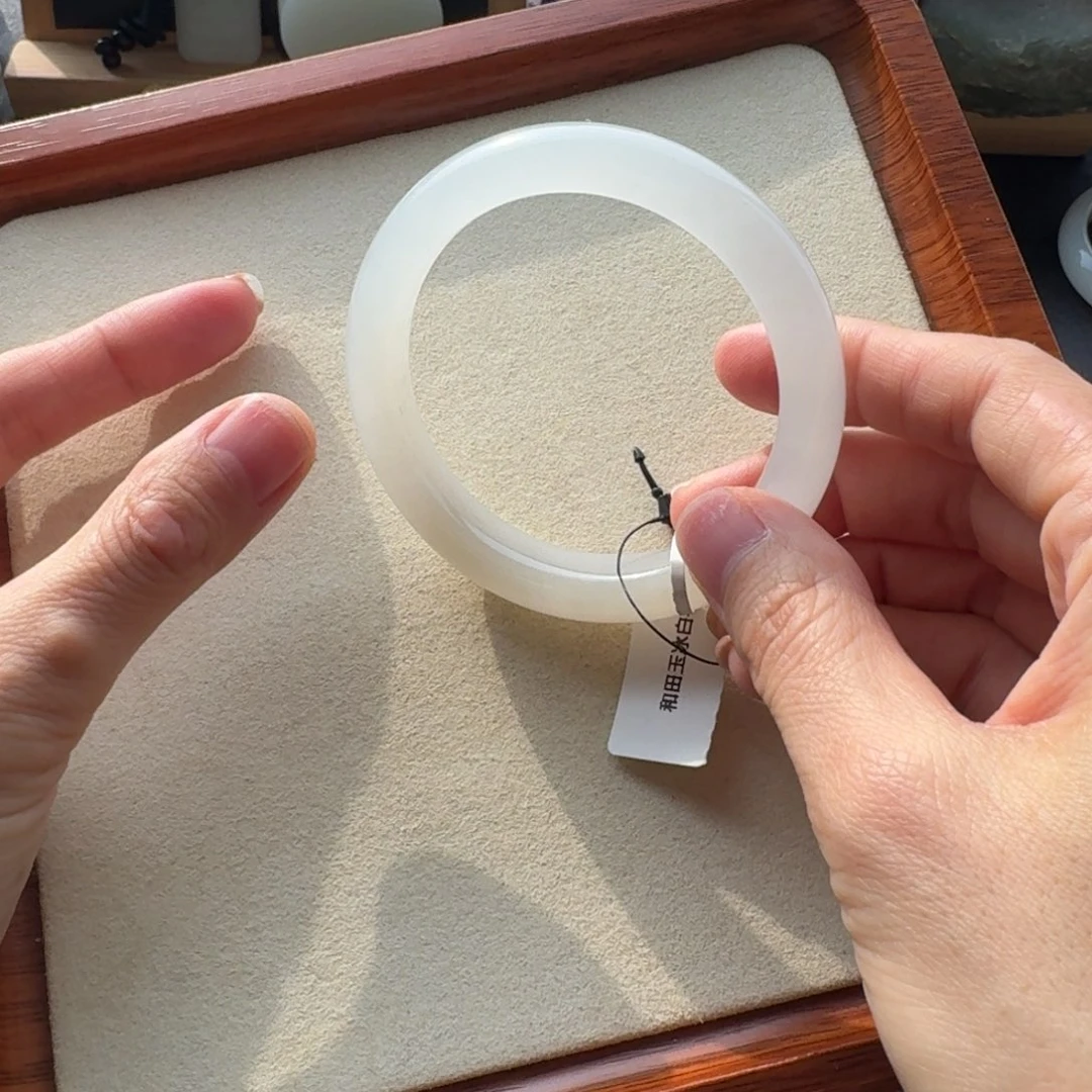 和田玉未镶嵌手镯