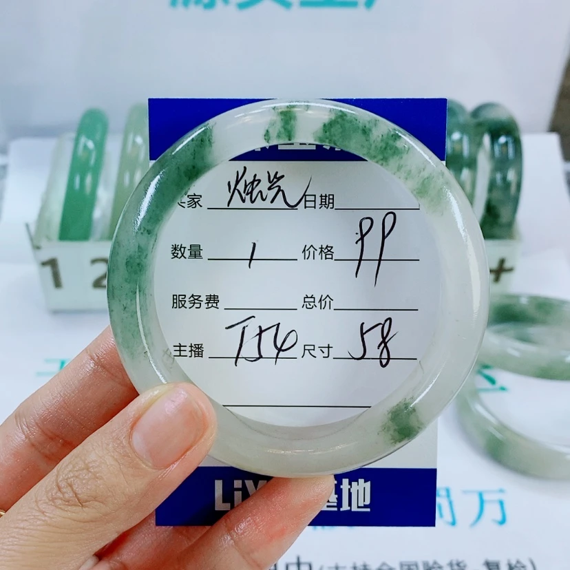 【闪购商品】未镶嵌手镯石英质玉T54