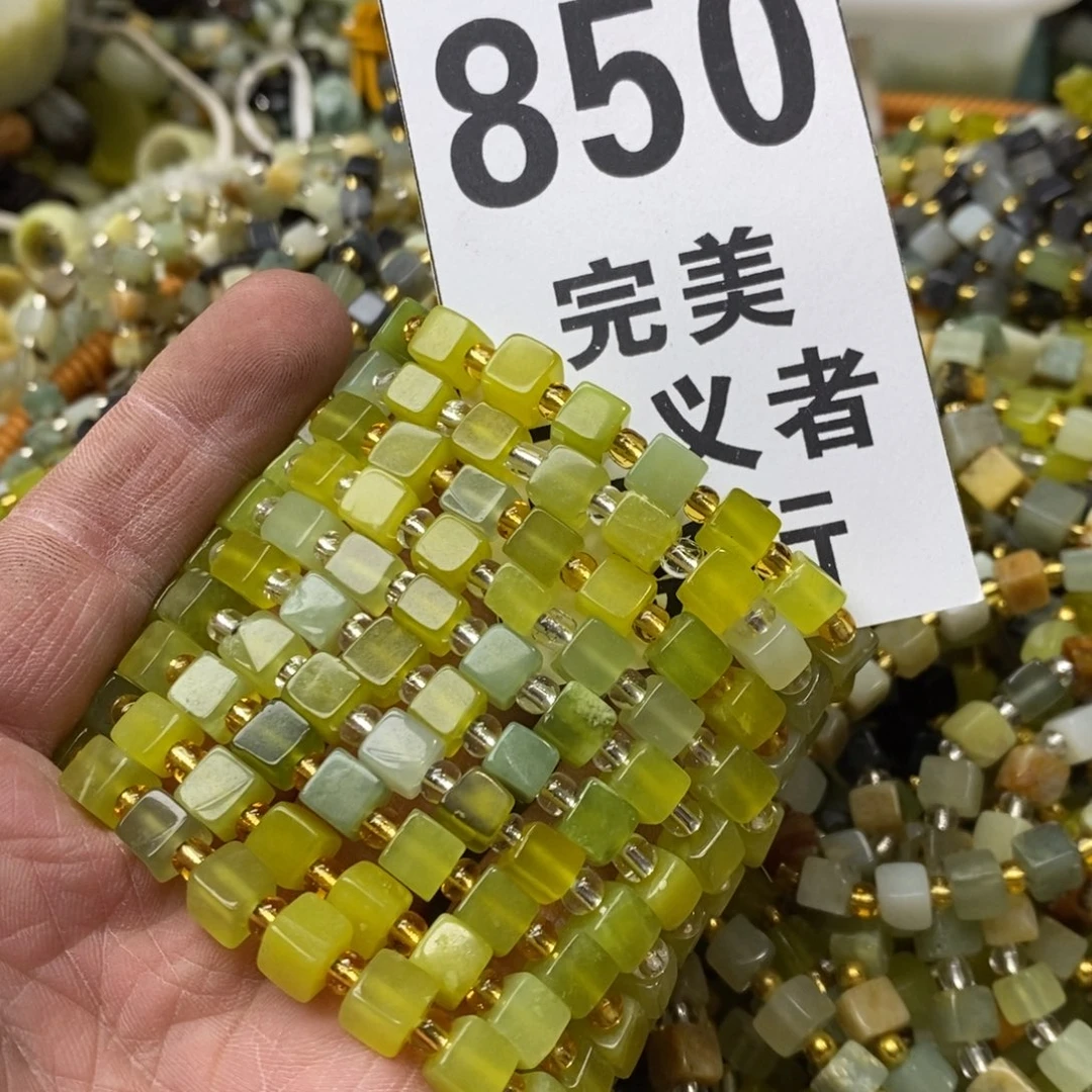 蛇纹石玉挂坠未镶嵌