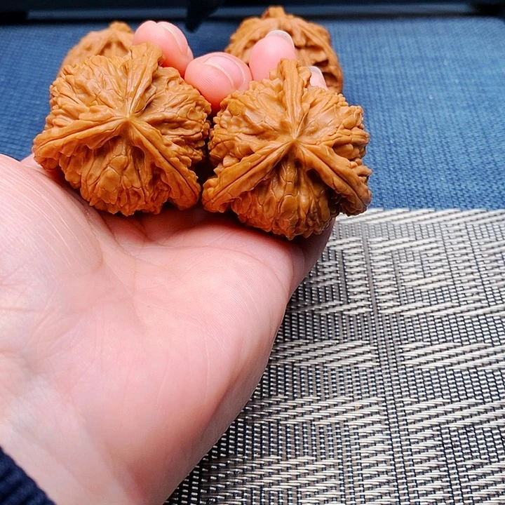 祥***云吊坠文玩核桃三棱