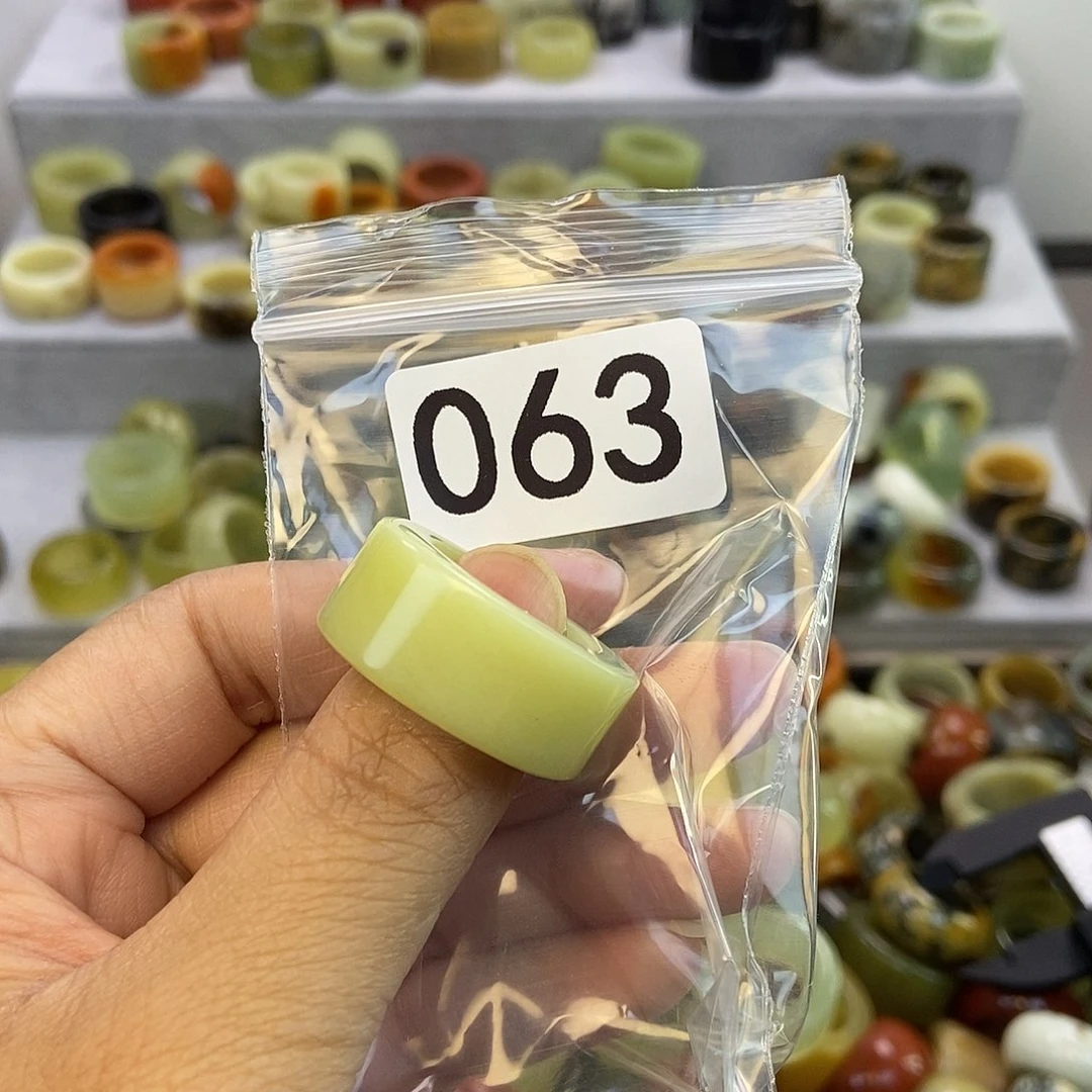 绿****蛇纹石玉未镶嵌戒指