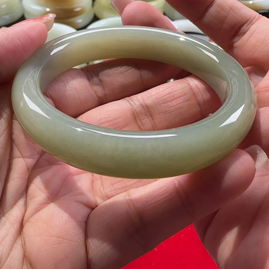 和田玉手镯未镶嵌大*背