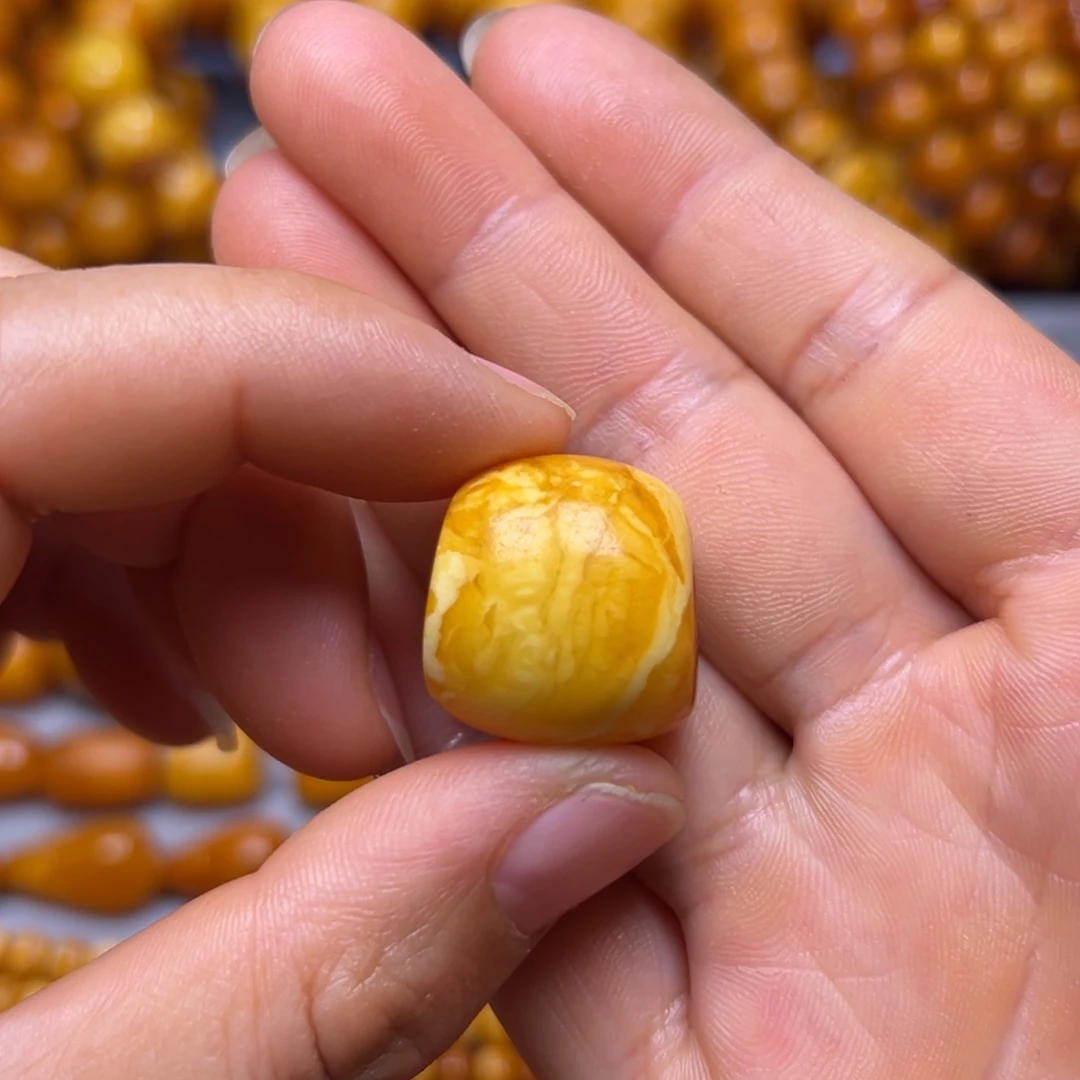 琥珀未镶嵌吊坠(不含链)