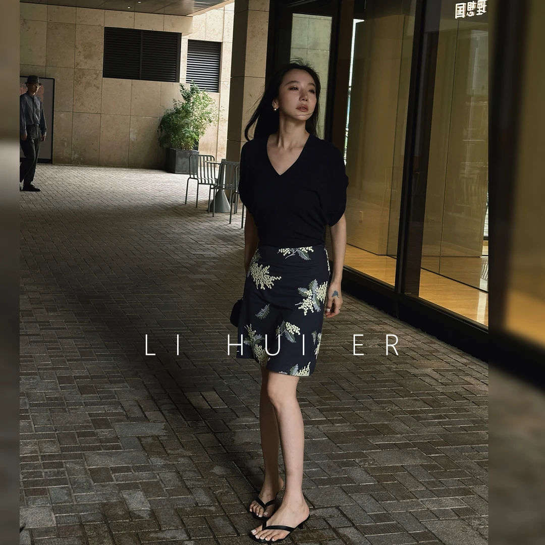 LiHuiEr李慧儿【闻山浮影】2025夏款绣花短裙印花显瘦短裙LL025216