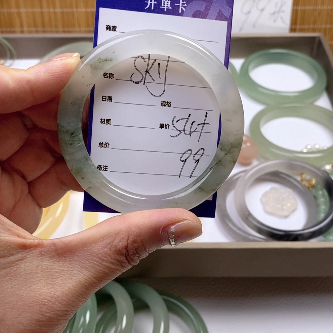 s***y石英质玉未镶嵌手镯