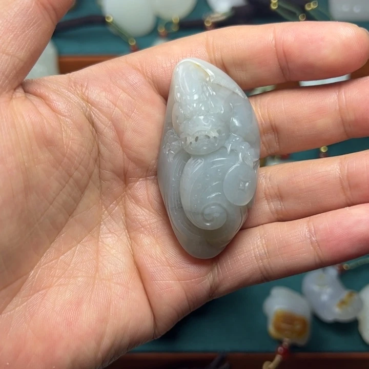 和田玉未镶嵌把件