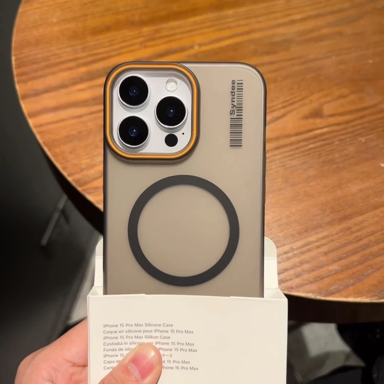 适用iPhone16高级感柔砂PC磁吸充电手机壳透明肤感超薄硬壳保护套