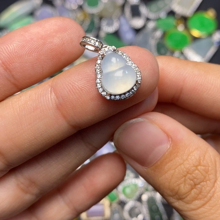 颈饰未镶嵌翡翠翡翠