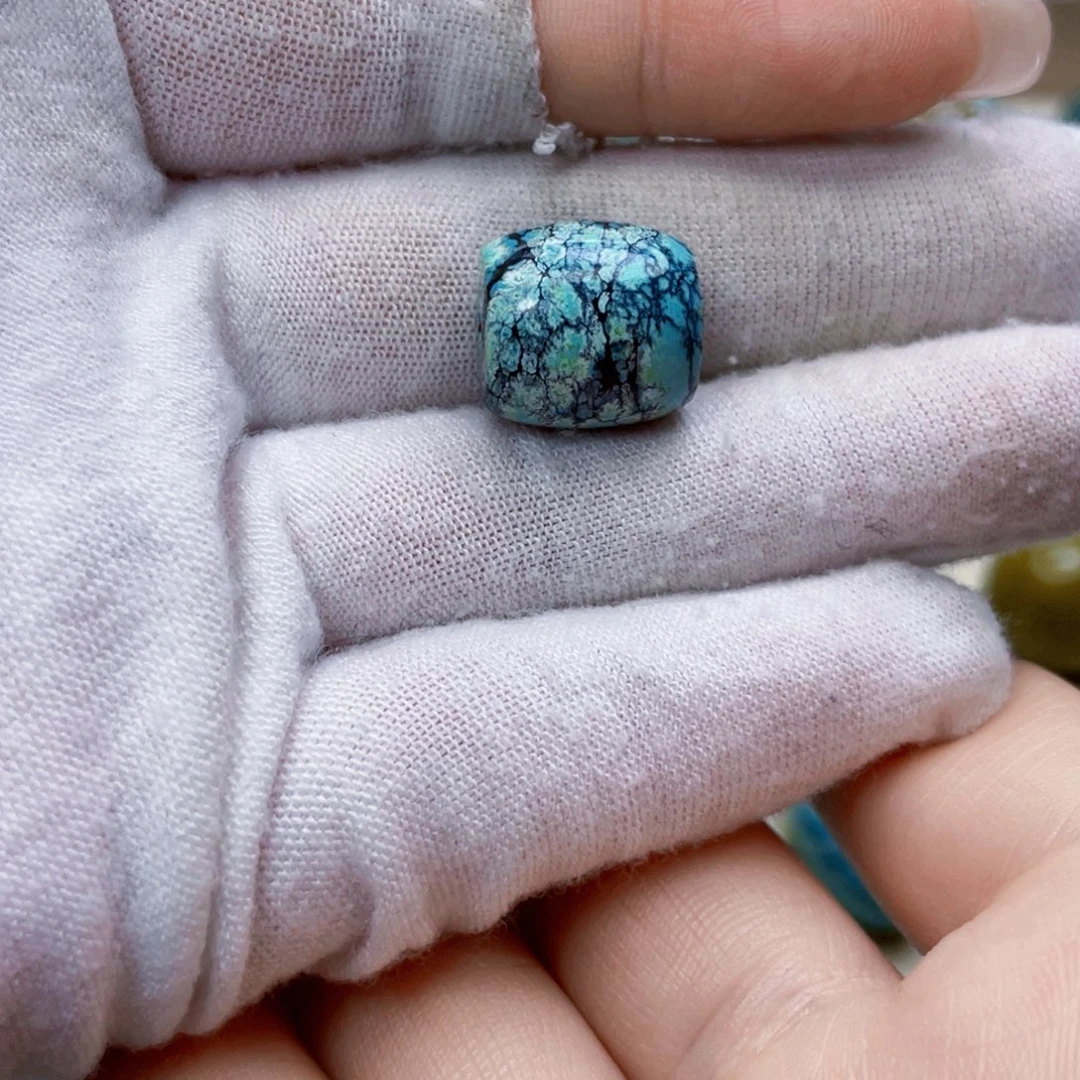 绿松石未镶嵌饰品