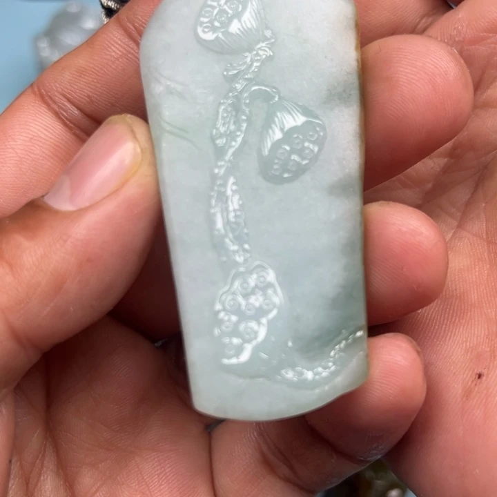 翡翠颈饰未镶嵌莲花莲蓬