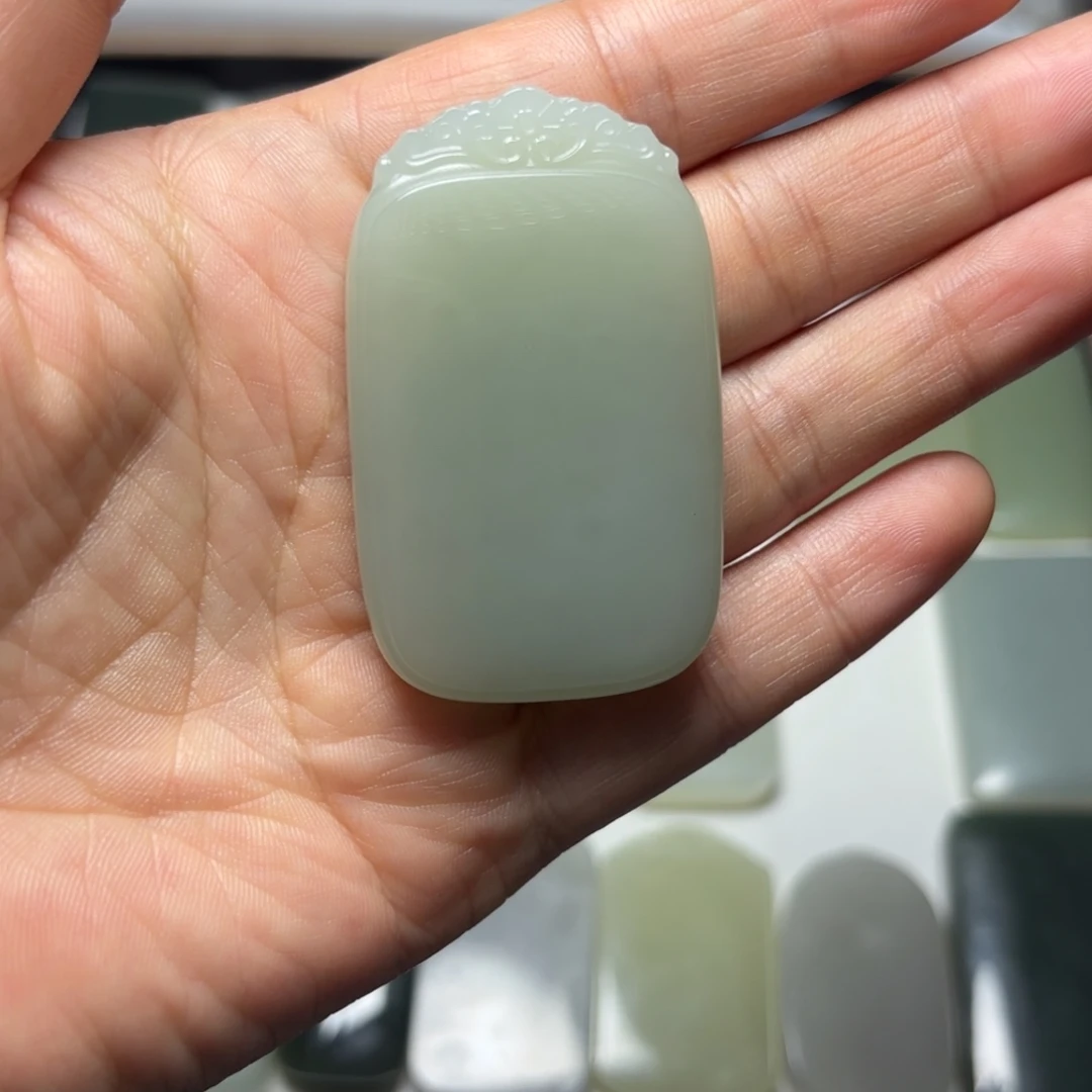 一***梅和田玉未镶嵌颈饰