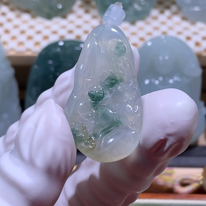 翡翠未镶嵌颈饰炸/鹿牌